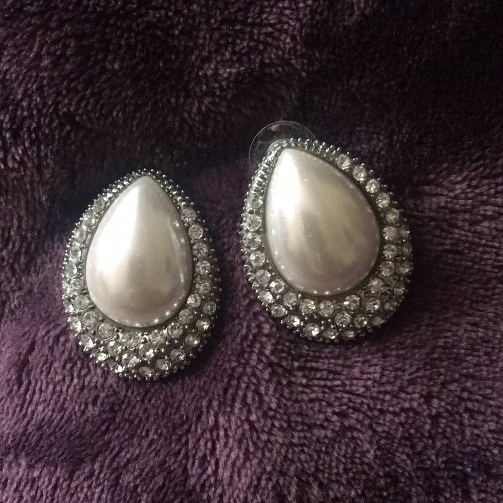 Pearl and diamond earrings